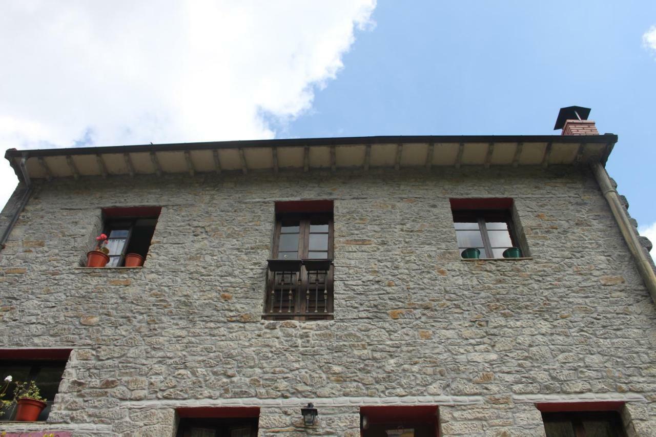 El Sumiciu Guest House Mieres  Ngoại thất bức ảnh