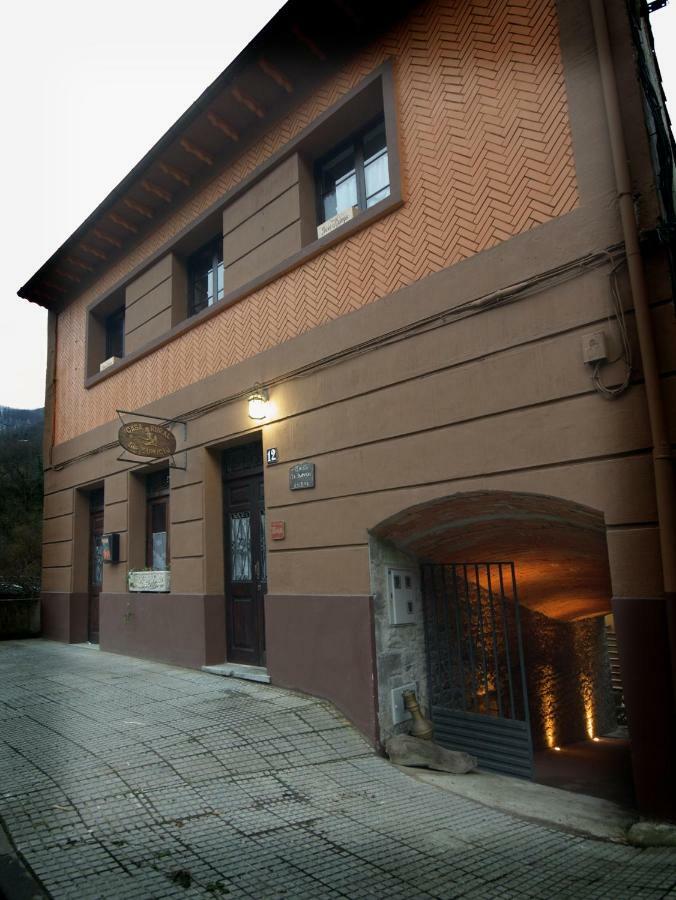 El Sumiciu Guest House Mieres  Ngoại thất bức ảnh